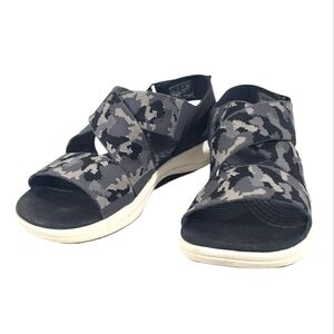 CLARKS Cloudsteppers Womens Black Camo Adjustable Slip On Sandals Size 7.5